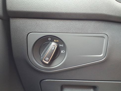 Certified 2023 Volkswagen Tiguan SE R-Line AWD/4WD image 18