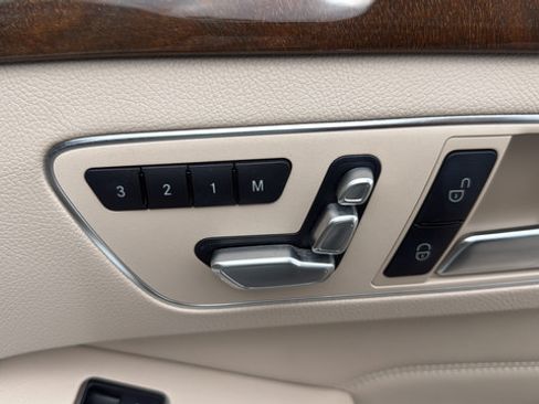 Used 2014 Mercedes-Benz E 350 Sedan image 26