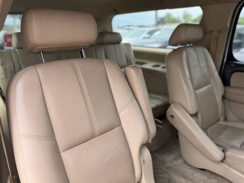 Used 2008 Chevrolet Suburban LTZ w/ LTZ Preferred Equipment Group AWD/4WD image 16