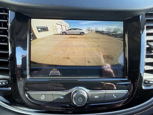 Used 2019 Chevrolet Trax LT w/ LT Convenience Package image 17