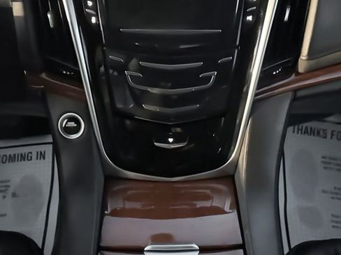 Used 2020 Cadillac Escalade ESV 4WD image 16