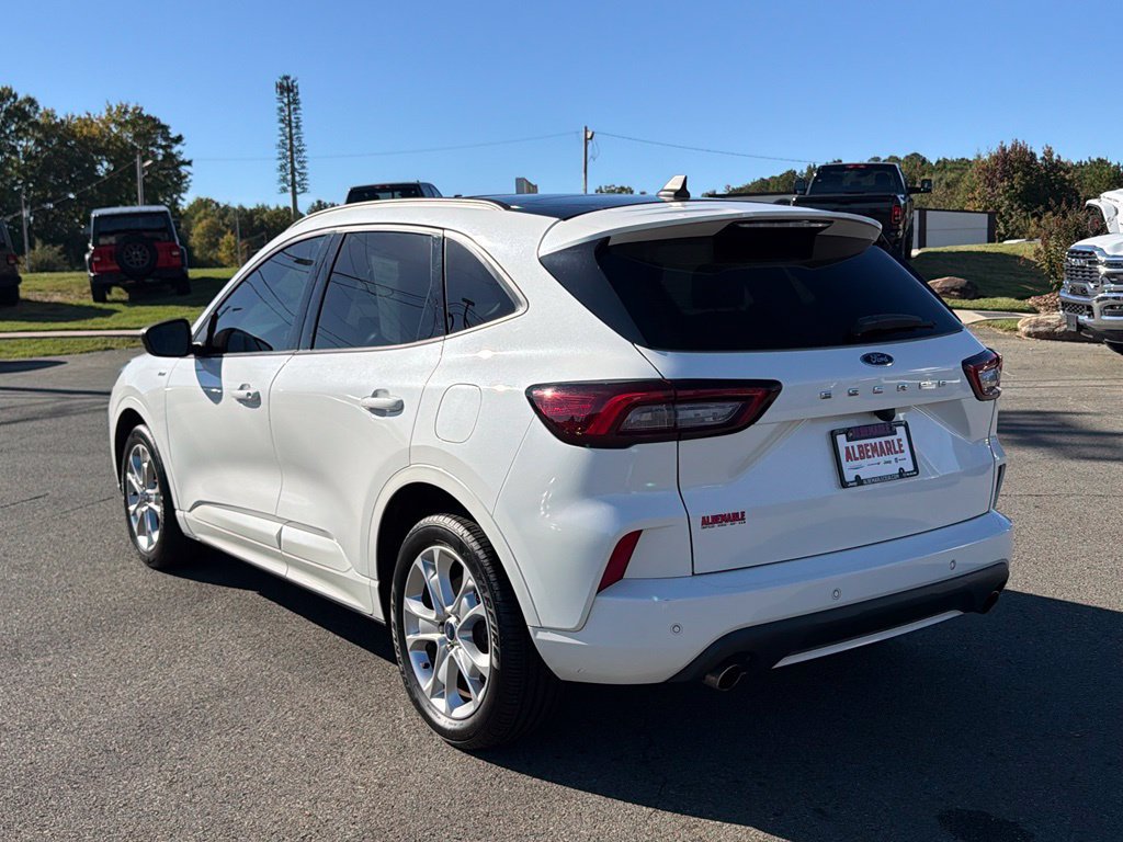 Used 2023 Ford Escape ST-Line w/ Tech Pack #1 FWD image 7