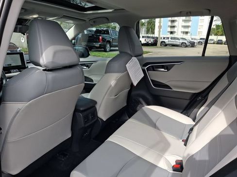 Used 2025 Toyota RAV4 XLE Premium FWD image 5
