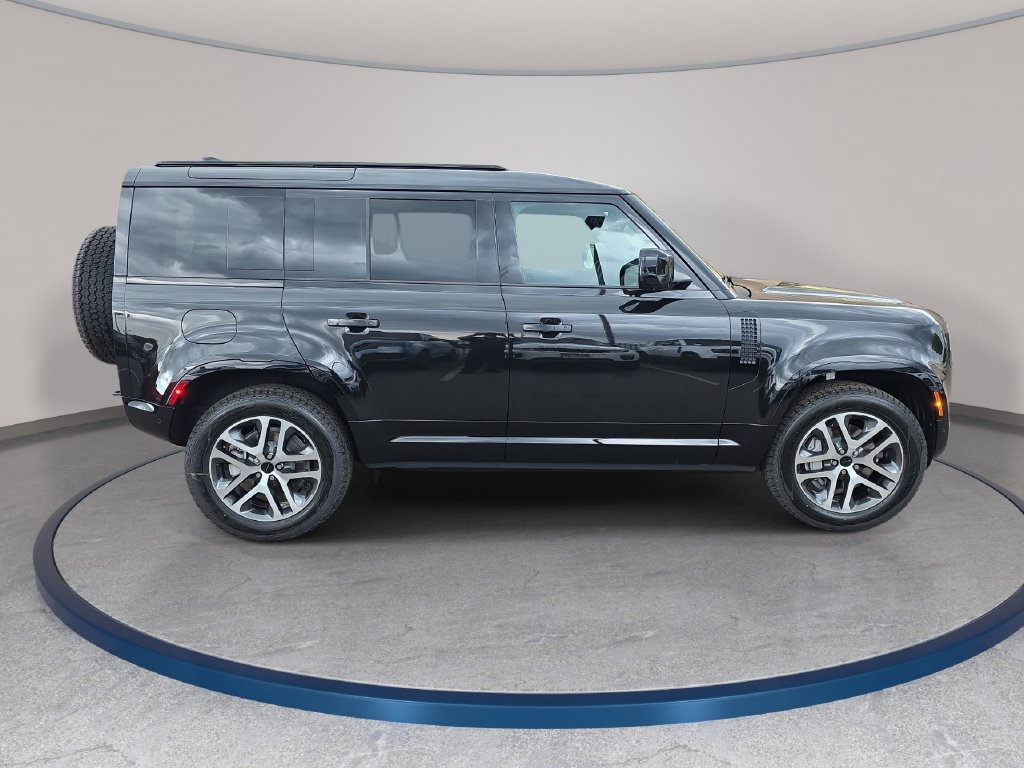 New 2026 Land Rover Defender 110 X-Dynamic SE AWD/4WD image 4