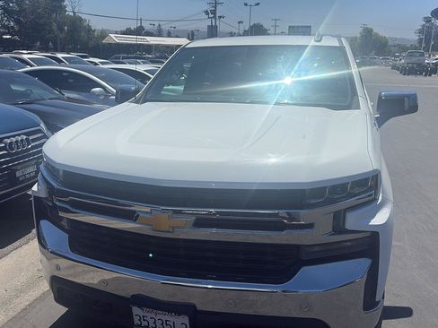Used 2022 Chevrolet Silverado 1500 LT w/ Z71 Off-Road Package AWD/4WD image 5