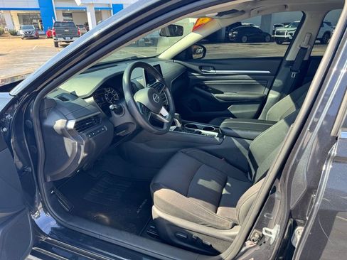 Used 2022 Nissan Altima 2.5 SV w/ SV Premium Package image 10