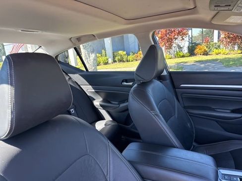 Used 2023 Nissan Altima 2.5 SL FWD image 12