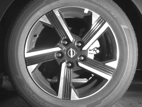 Used 2025 Nissan Sentra SV FWD image 17