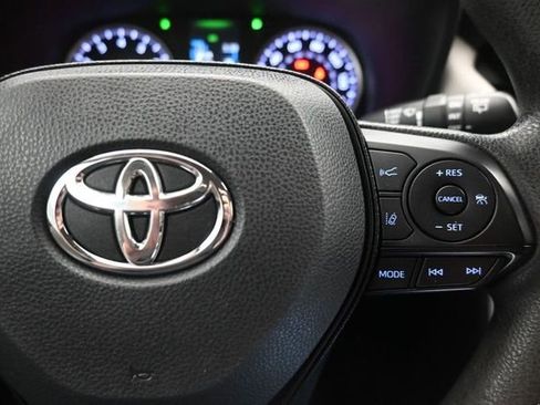 Used 2020 Toyota RAV4 XLE FWD image 25