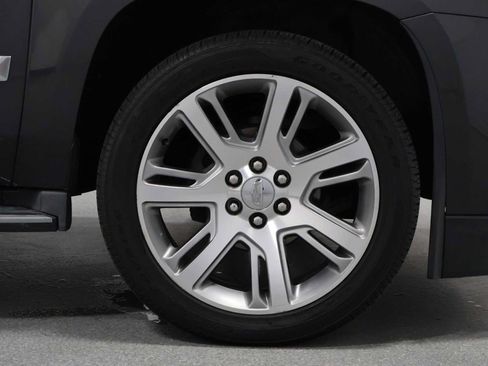 Used 2016 Cadillac Escalade ESV Luxury AWD/4WD image 12