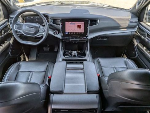 Used 2025 Jeep Wagoneer L 4WD w/ Premium Group I image 17
