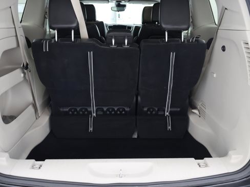 Used 2024 Chrysler Pacifica Touring-L image 27