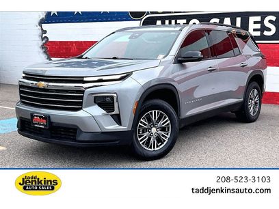 Used 2025 Chevrolet Traverse LT