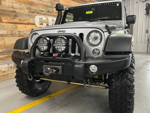 Used 2014 Jeep Wrangler Unlimited Rubicon w/ Connectivity Group AWD/4WD image 14