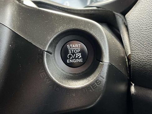 Certified 2022 Jeep Renegade Latitude w/ Convenience Group AWD/4WD image 39