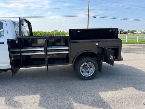 Used 2024 RAM 5500 Tradesman AWD/4WD image 2