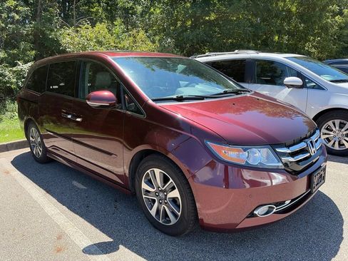 Used 2016 Honda Odyssey Touring Elite image 3