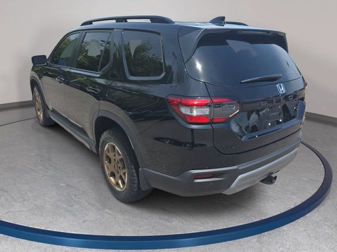 Used 2024 Honda Pilot TrailSport image 7