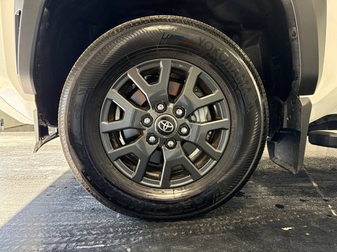 Used 2025 Toyota 4Runner SR5 AWD/4WD image 6