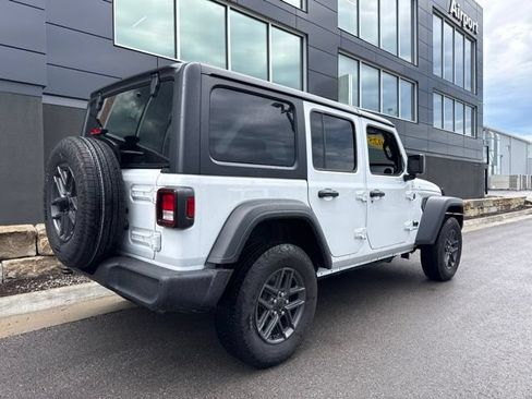 Used 2025 Jeep Wrangler Unlimited Sport AWD/4WD image 3