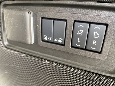 Used 2025 Cadillac Escalade Sport image 39