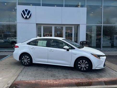 Used 2021 Toyota Corolla LE image 3