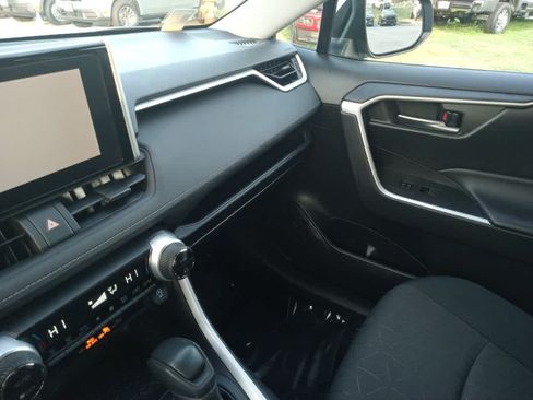 Used 2023 Toyota RAV4 XLE AWD/4WD image 22