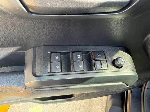 Used 2020 Toyota Tacoma SR AWD/4WD image 15