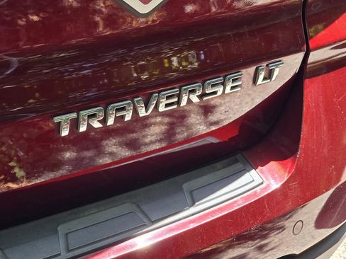 Used 2016 Chevrolet Traverse LT w/ Style and Technology Package FWD image 5