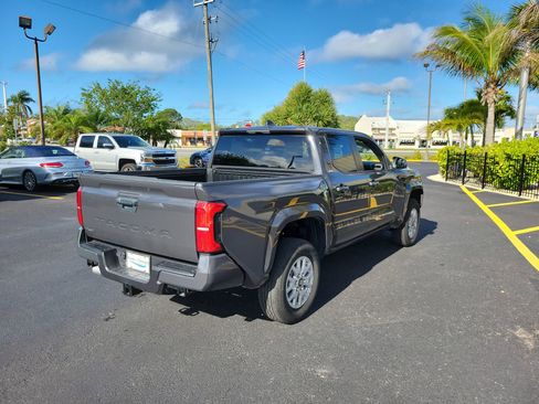 Used 2024 Toyota Tacoma SR5 AWD/4WD image 6