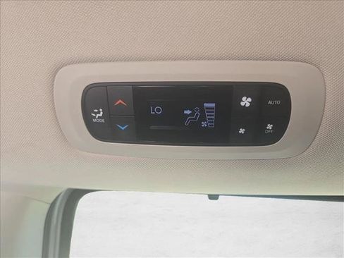 Used 2024 Chrysler Pacifica Touring-L FWD image 15