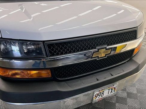 Used 2022 Chevrolet Express 2500 w/ Driver Convenience Package RWD image 29