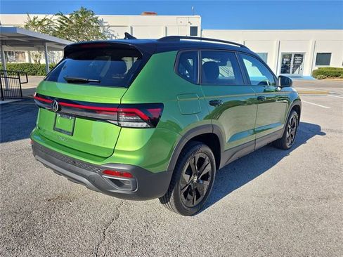 New 2026 Volkswagen Taos SE image 3