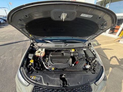 Used 2023 Chrysler Pacifica Touring-L image 20