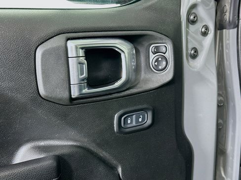 Used 2023 Jeep Wrangler Unlimited w/ Cold Weather Group image 15