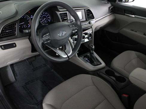Used 2019 Hyundai Elantra SE FWD image 17