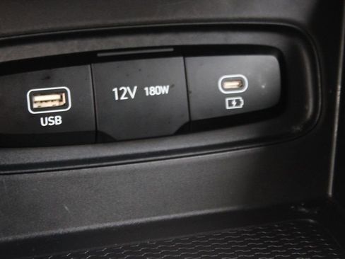 Used 2023 Hyundai Venue SEL FWD image 22