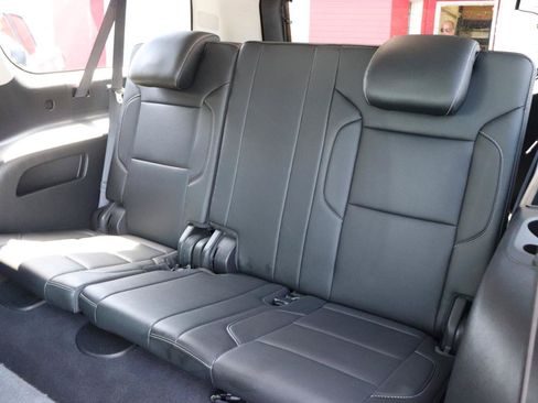 Used 2019 GMC Yukon XL SLT w/ Open Road Package AWD/4WD image 13