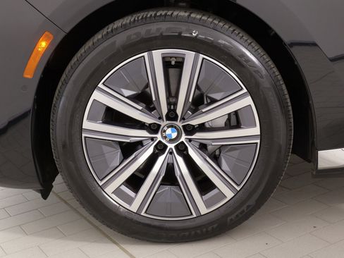 Used 2024 BMW i7 xDrive60 w/ Executive Package image 67
