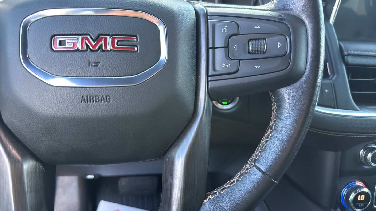 Used 2022 GMC Yukon AT4 w/ AT4 Premium Package AWD/4WD image 15