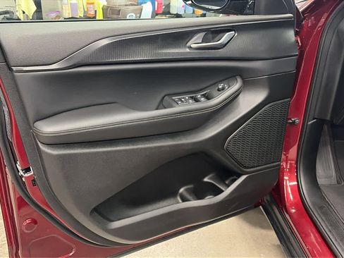 Used 2024 Jeep Grand Cherokee L Altitude image 5