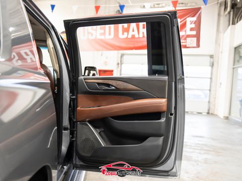 Used 2018 Cadillac Escalade ESV Premium Luxury image 46