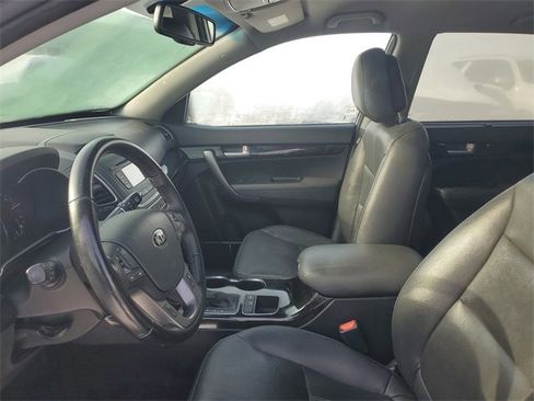 Used 2015 Kia Sorento LX image 10