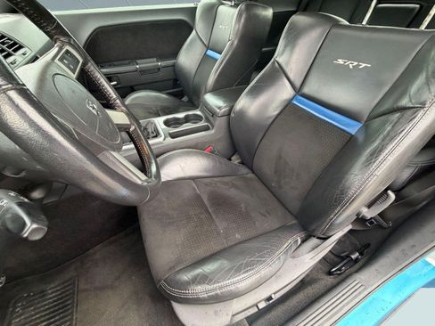 Used 2009 Dodge Challenger SRT8 w/ Spring Special Group RWD image 5
