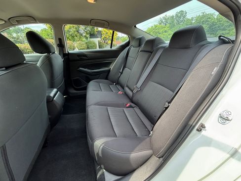 Used 2025 Nissan Altima 2.5 SV FWD image 33