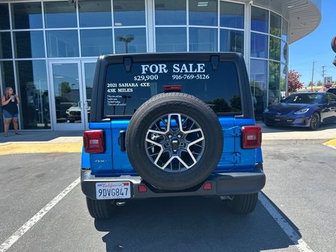Used 2021 Jeep Wrangler Unlimited Sahara AWD/4WD image 4