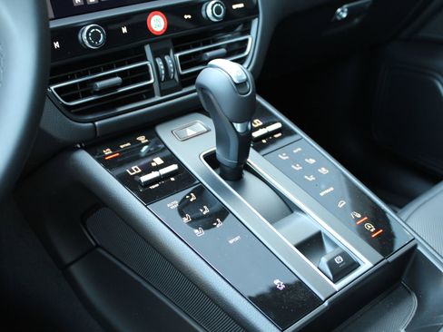 New 2025 Porsche Macan image 20