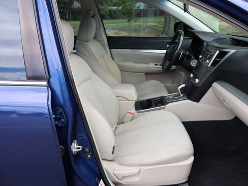 Used 2010 Subaru Legacy 2.5i Premium AWD/4WD image 22
