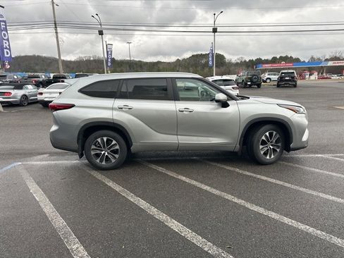 Used 2023 Toyota Highlander L image 4