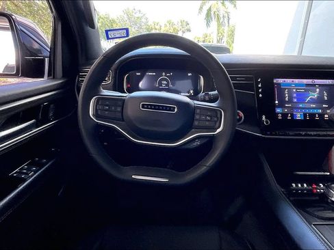 Used 2024 Jeep Wagoneer Series II w/ Flexible Seating Group RWD image 5